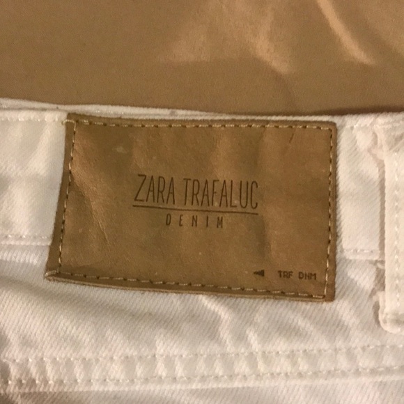 Cute embroidered white Zara denim shorts - Picture 4 of 5